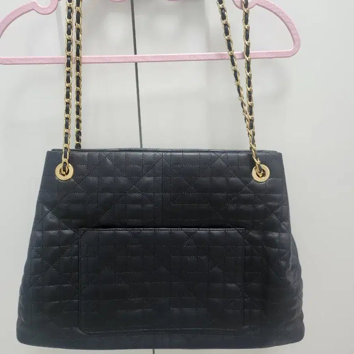 [BUNJANG] J.ESTINA Quilted Chain Shoulder Bag with Crown Detail / 제이에스티나 블랙 퀼팅 체인 숄더백 크라운 장식