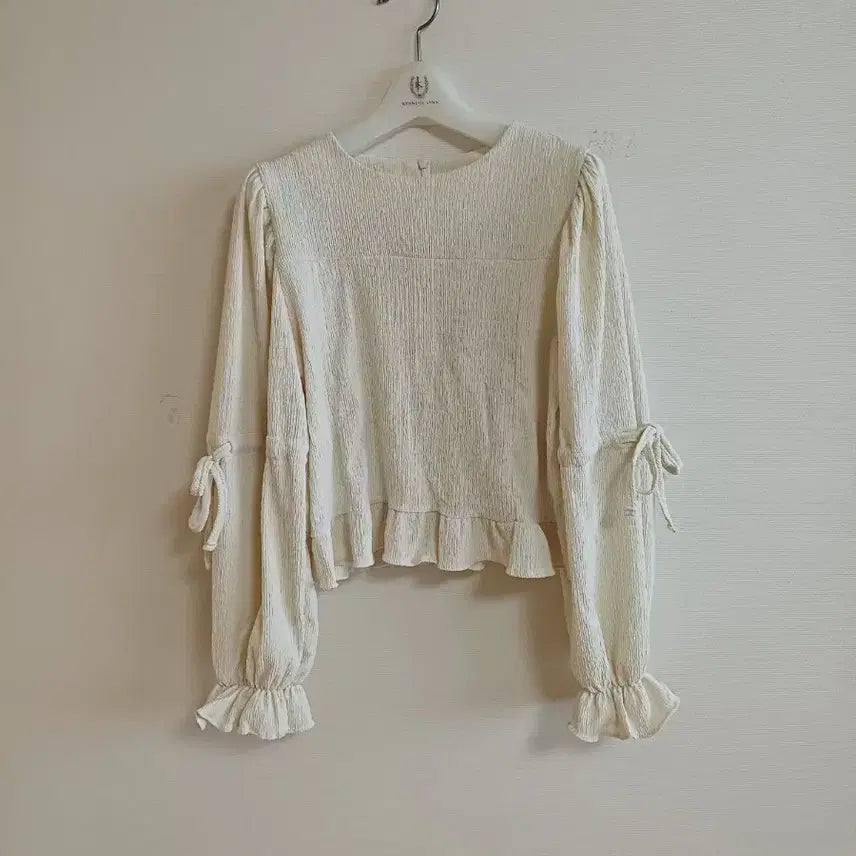 [BUNJANG] ANOTHER LEEDS Blouse / ANOTHER LEEDS 블라우스 판매합니다
