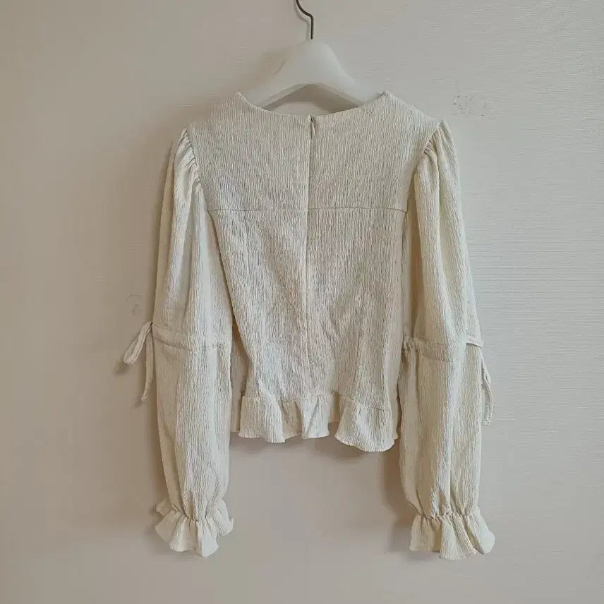 [BUNJANG] ANOTHER LEEDS Blouse / ANOTHER LEEDS 블라우스 판매합니다