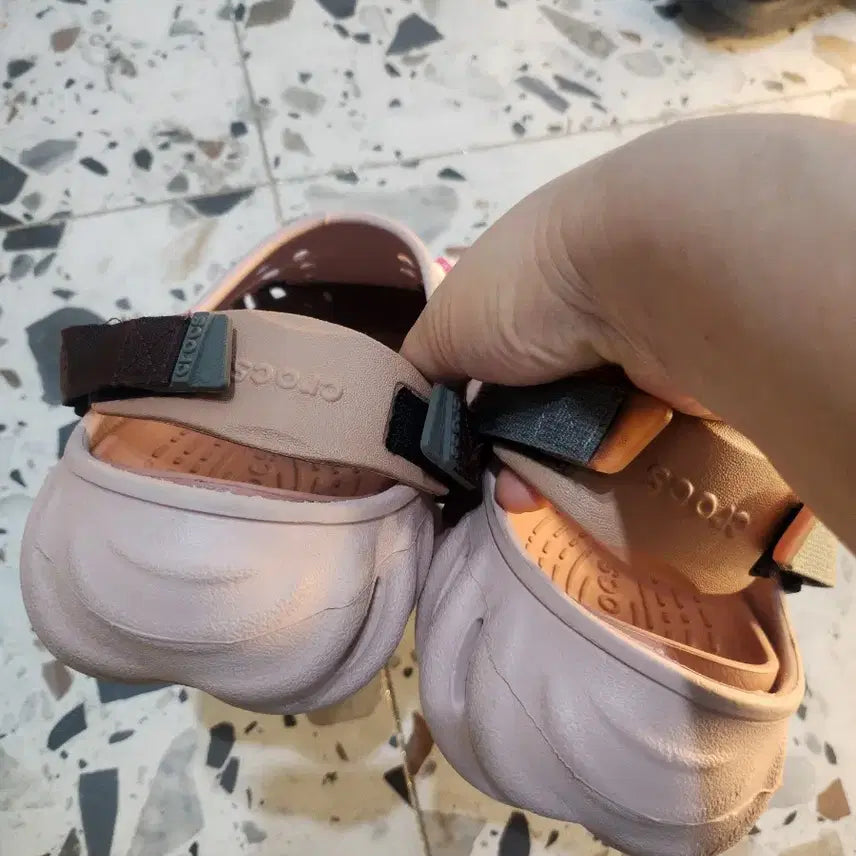 [BUNJANG] Crocs Pink Sandals / 크록스 샌들