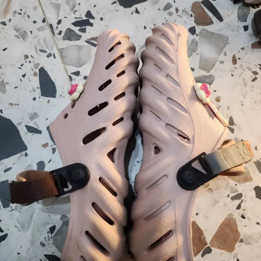 [BUNJANG] Crocs Pink Sandals / 크록스 샌들