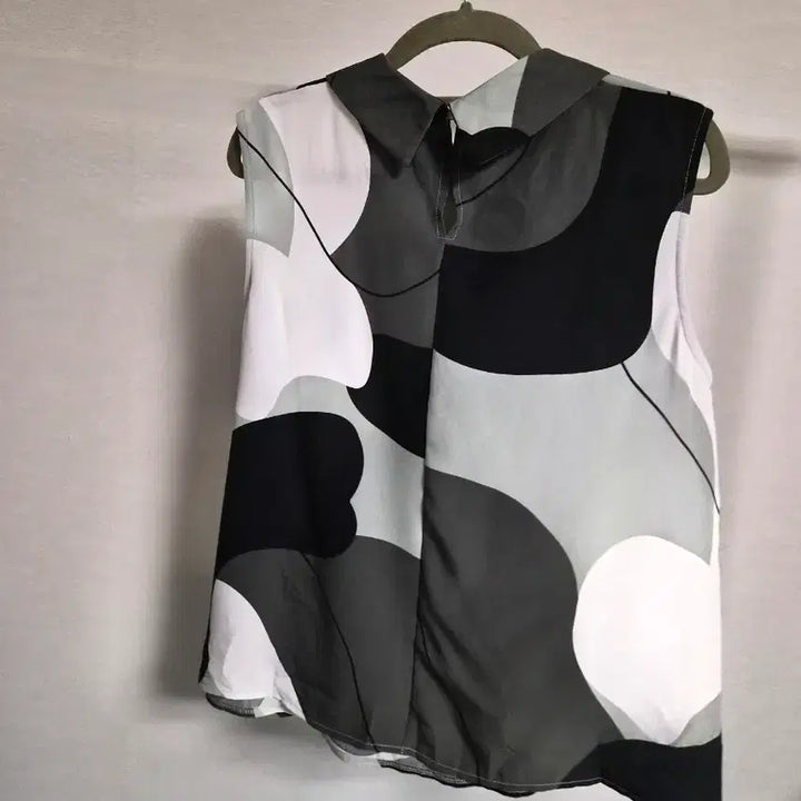 [BUNJANG] Monotone Pattern High Neck Blouse / 새옷 L) 모노톤 패턴 하이넥 블라우스