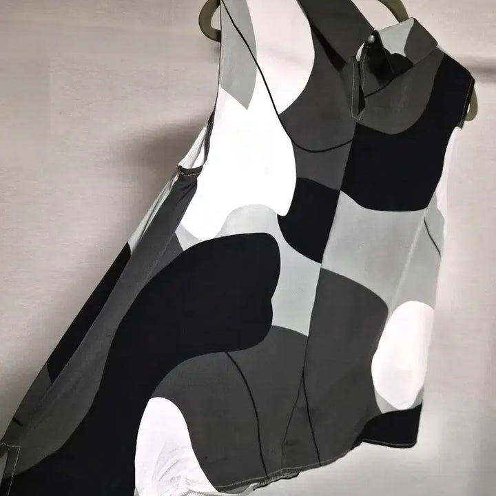 [BUNJANG] Monotone Pattern High Neck Blouse / 새옷 L) 모노톤 패턴 하이넥 블라우스