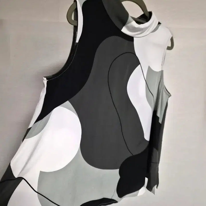 [BUNJANG] Monotone Pattern High Neck Blouse / 새옷 L) 모노톤 패턴 하이넥 블라우스