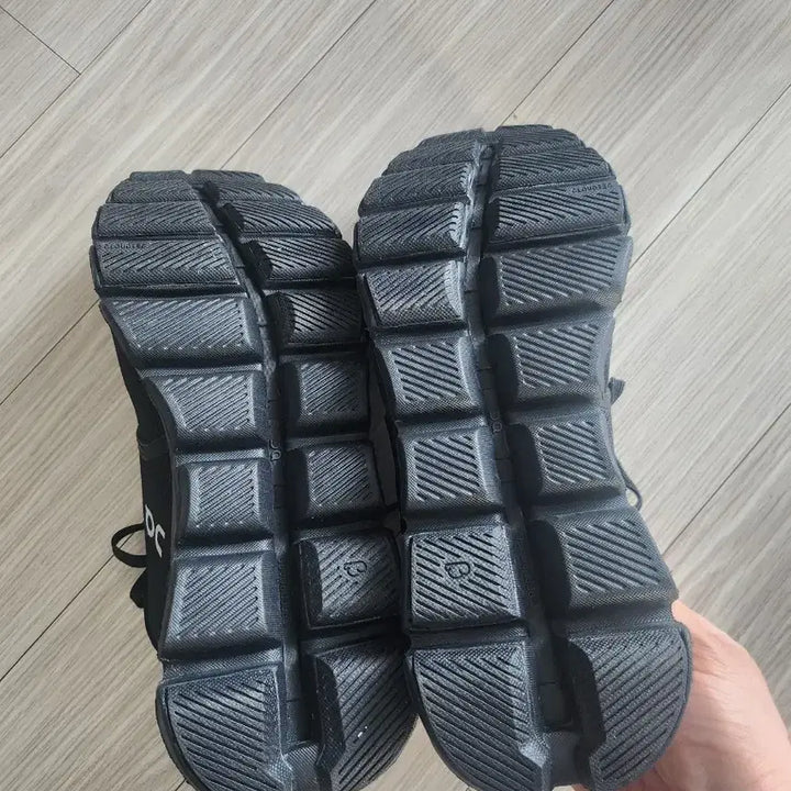 [SOLD OUT] 온  클라우드 블랙 런닝화