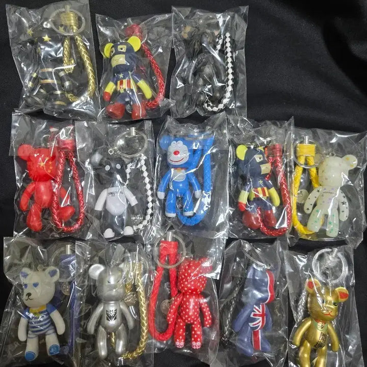 [SOLD OUT] (새상품)베어브릭 키링 13종류