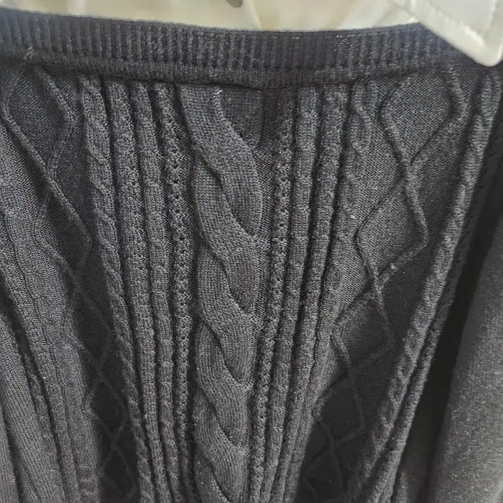 [BUNJANG] Zooc Cable Knit Layered Top / 주크 블랙 케이블 니트 + 흰색 셔츠 레이어드