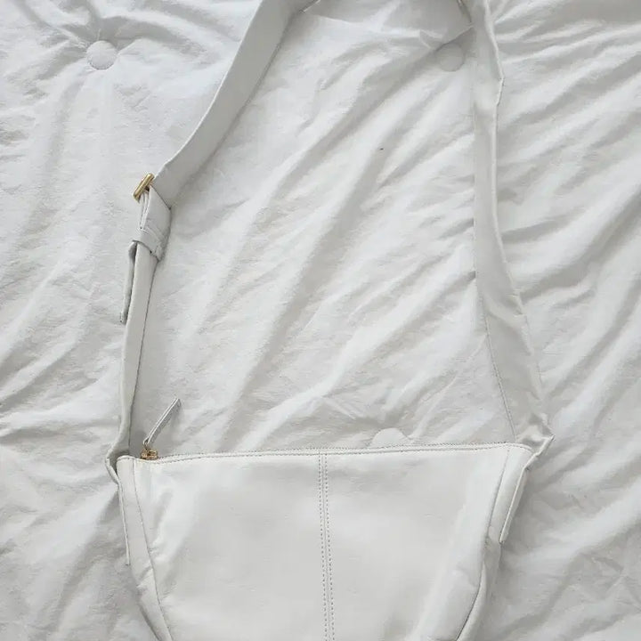 [BUNJANG] System White Leather Half Moon Shoulder Bag / 시스템 화이트 레더 반달 숄더백