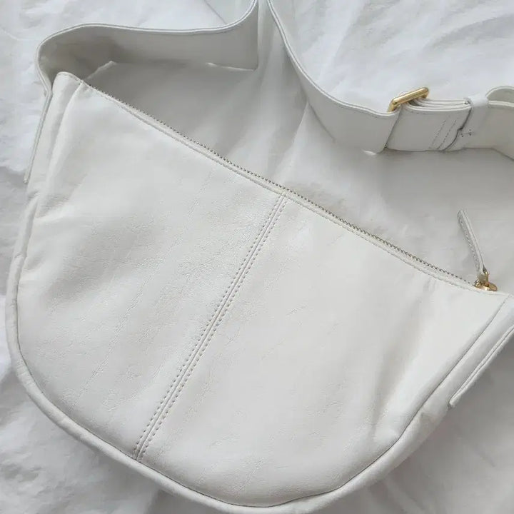 [BUNJANG] System White Leather Half Moon Shoulder Bag / 시스템 화이트 레더 반달 숄더백