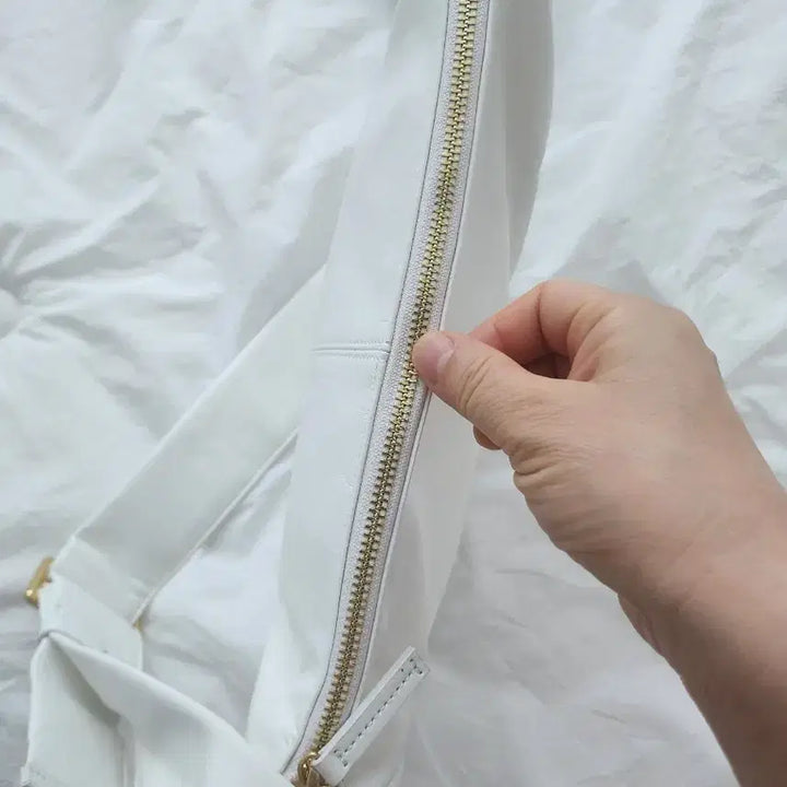 [BUNJANG] System White Leather Half Moon Shoulder Bag / 시스템 화이트 레더 반달 숄더백