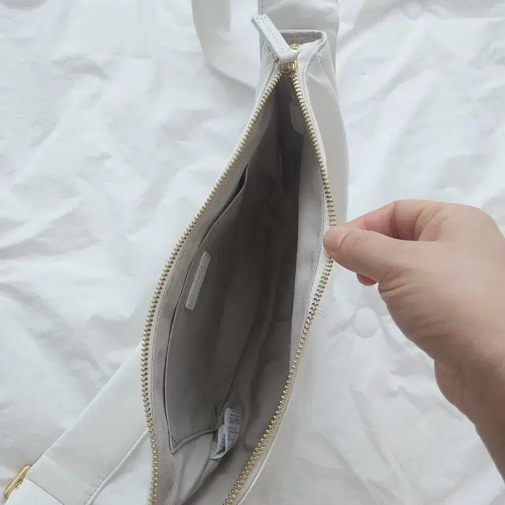 [BUNJANG] System White Leather Half Moon Shoulder Bag / 시스템 화이트 레더 반달 숄더백