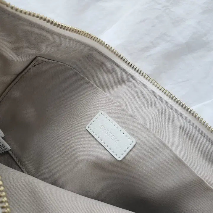 [BUNJANG] System White Leather Half Moon Shoulder Bag / 시스템 화이트 레더 반달 숄더백