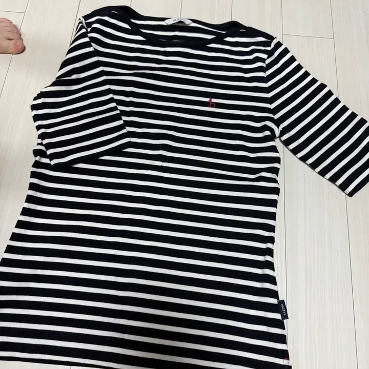 [BUNJANG] Hazzys Stripe T-Shirt (Size 55) / 헤지스 스트라이프 반팔 55