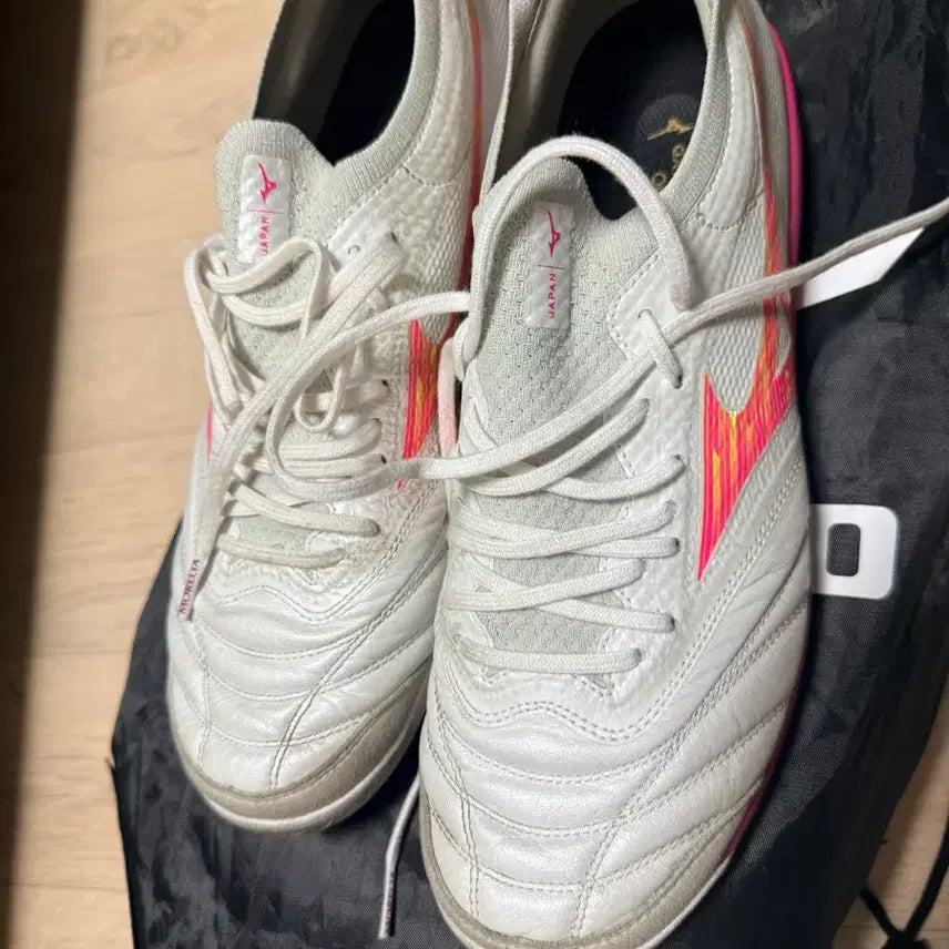 [BUNJANG] Mizuno Morelia Sala Beta TF Soccer Shoes / 모렐리아 살라 베타 tf 265