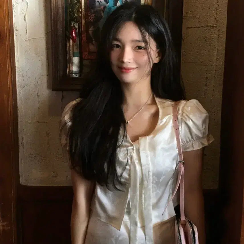 [BUNJANG] Overdue Flare Blouse / 오버듀플레어 블라우스
