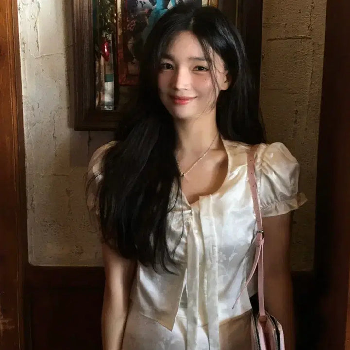 [BUNJANG] Overdue Flare Blouse / 오버듀플레어 블라우스
