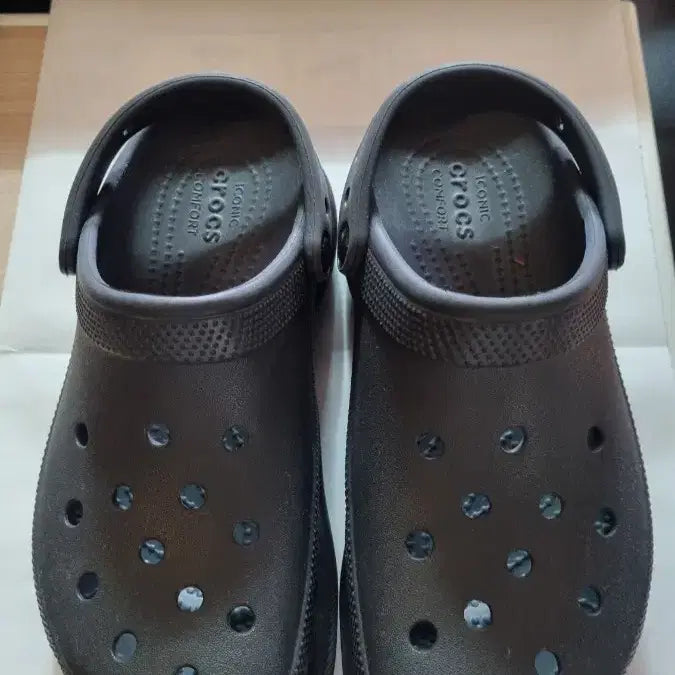 [SOLD OUT] 크록스 베이클로그 블랙 w7 235