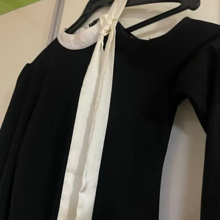 [BUNJANG] Cuff Shoulder Slit Mini Dress / 커프 어깨트임 원피스 하객룩