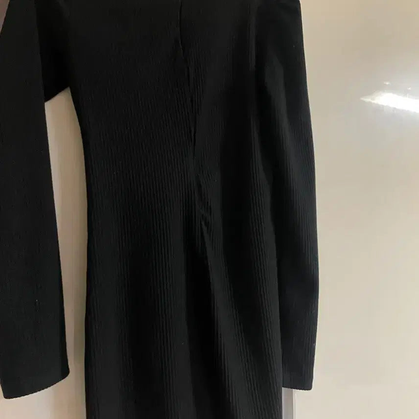 [BUNJANG] Cuff Shoulder Slit Mini Dress / 커프 어깨트임 원피스 하객룩