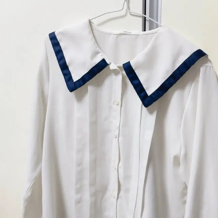 [BUNJANG] White Navy Collar Blouse / 화이트네이비 카라 블라우스