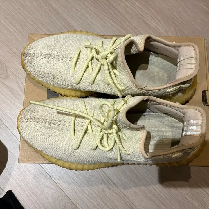 [BUNJANG] Adidas Yeezy Boost 350 V2 Butter Sneakers / 아디다스 이지부스트 350 V2 버터