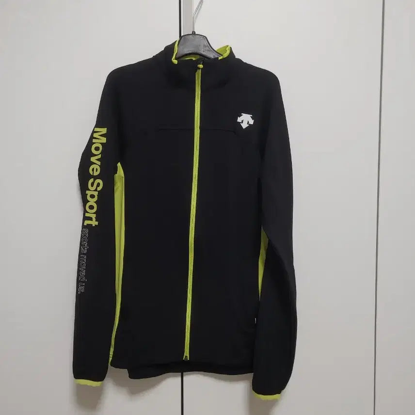 [SOLD OUT] 데상트  남성 기능성  러닝 자켓-L사이즈
