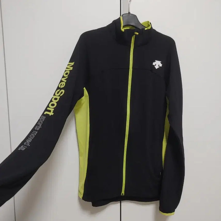 [SOLD OUT] 데상트  남성 기능성  러닝 자켓-L사이즈
