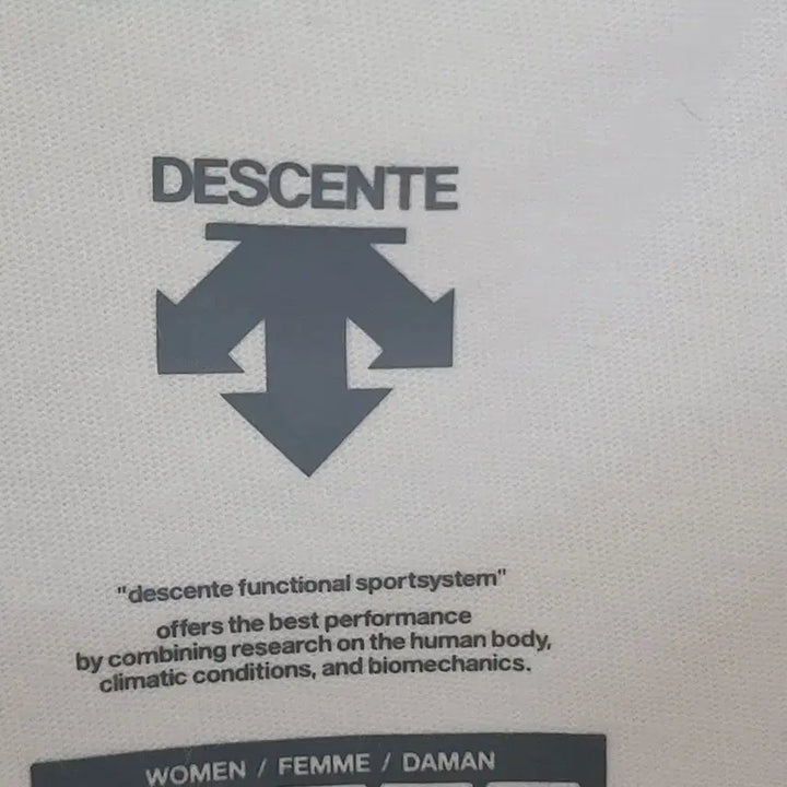 [BUNJANG] Descente Logo Printed White Short Sleeve T-Shirt (S) / 데상트 로고 프린팅 흰색 반팔 티셔츠 S사이즈