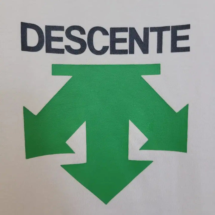 [BUNJANG] Descente Logo Printed White Short Sleeve T-Shirt (S) / 데상트 로고 프린팅 흰색 반팔 티셔츠 S사이즈