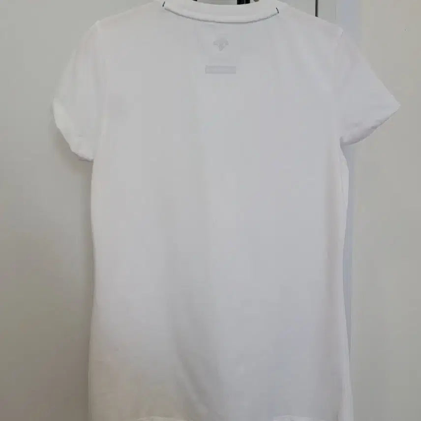 [BUNJANG] Descente Logo Printed White Short Sleeve T-Shirt (S) / 데상트 로고 프린팅 흰색 반팔 티셔츠 S사이즈