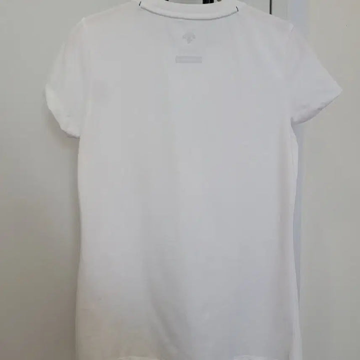 [BUNJANG] Descente Logo Printed White Short Sleeve T-Shirt (S) / 데상트 로고 프린팅 흰색 반팔 티셔츠 S사이즈