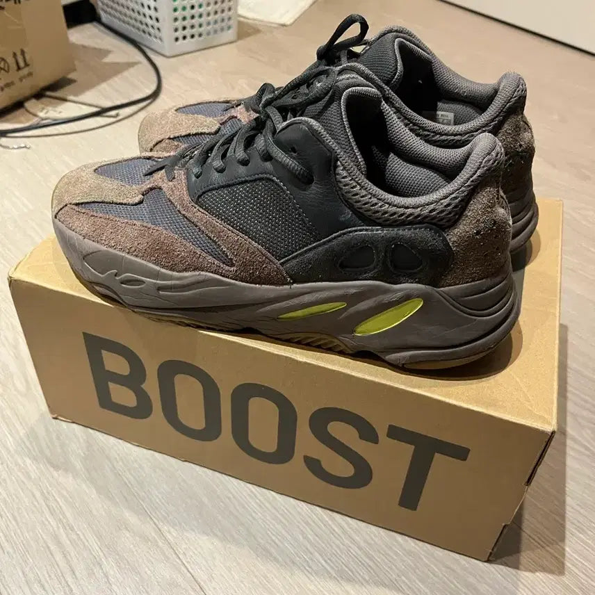 [BUNJANG] Adidas Yeezy Boost 700 Mauve Sneakers / 아디다스 이지 부스트 700 모브