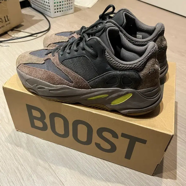 [BUNJANG] Adidas Yeezy Boost 700 Mauve Sneakers / 아디다스 이지 부스트 700 모브