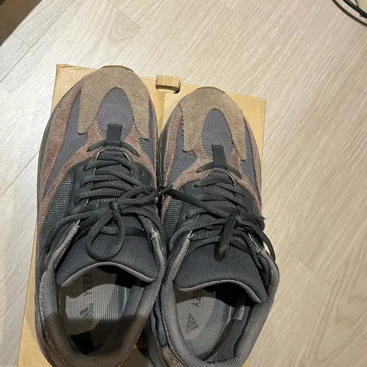 [BUNJANG] Adidas Yeezy Boost 700 Mauve Sneakers / 아디다스 이지 부스트 700 모브