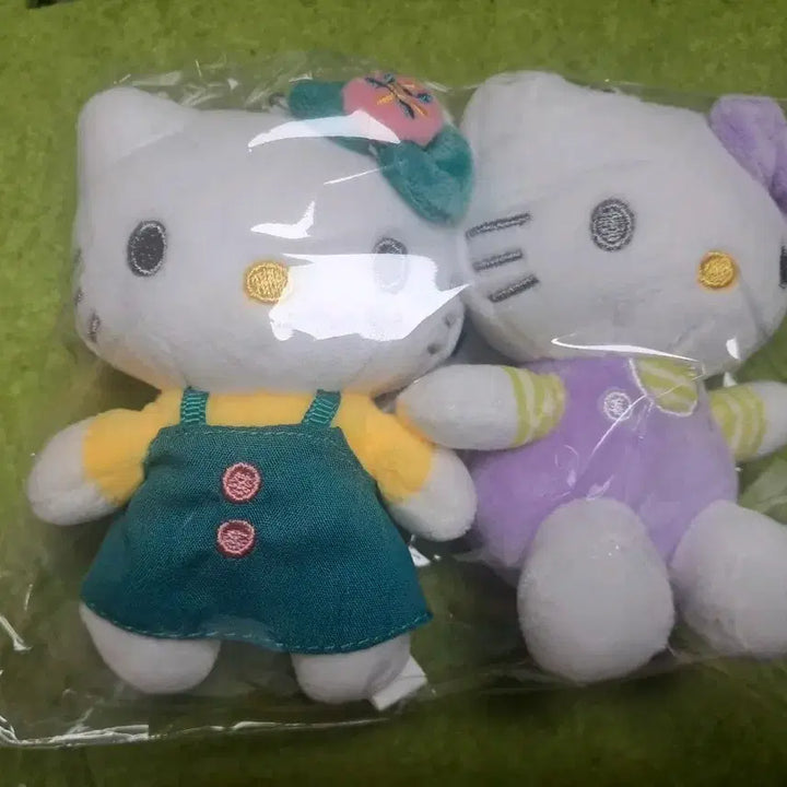 [BUNJANG] Sanrio Hello Kitty Doll Keychain Set (2 Pieces) / 산리오키티 인형 키링 세트 (2개)