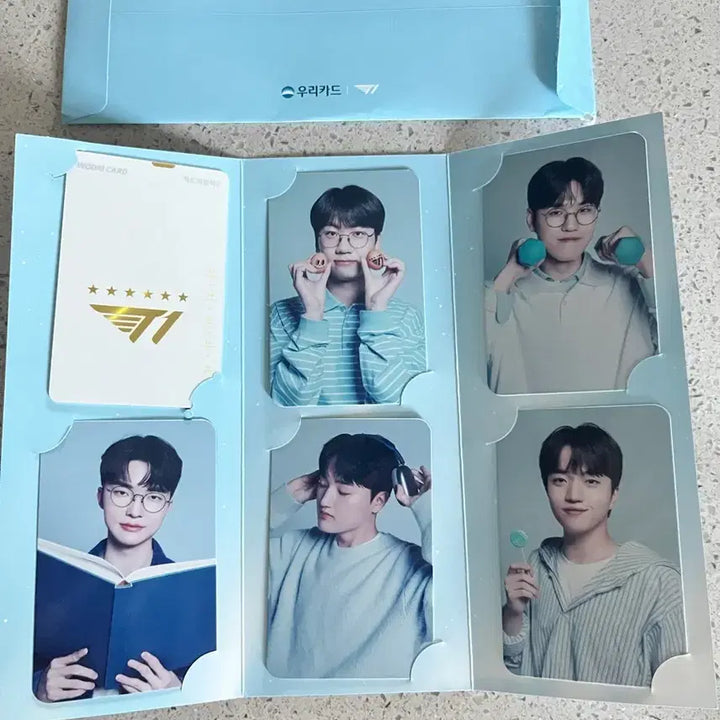 [BUNJANG] T1 White Commemorative Card + Photocard Set / 우리은행 티원 화이트 기념카드+ 포토카드5종