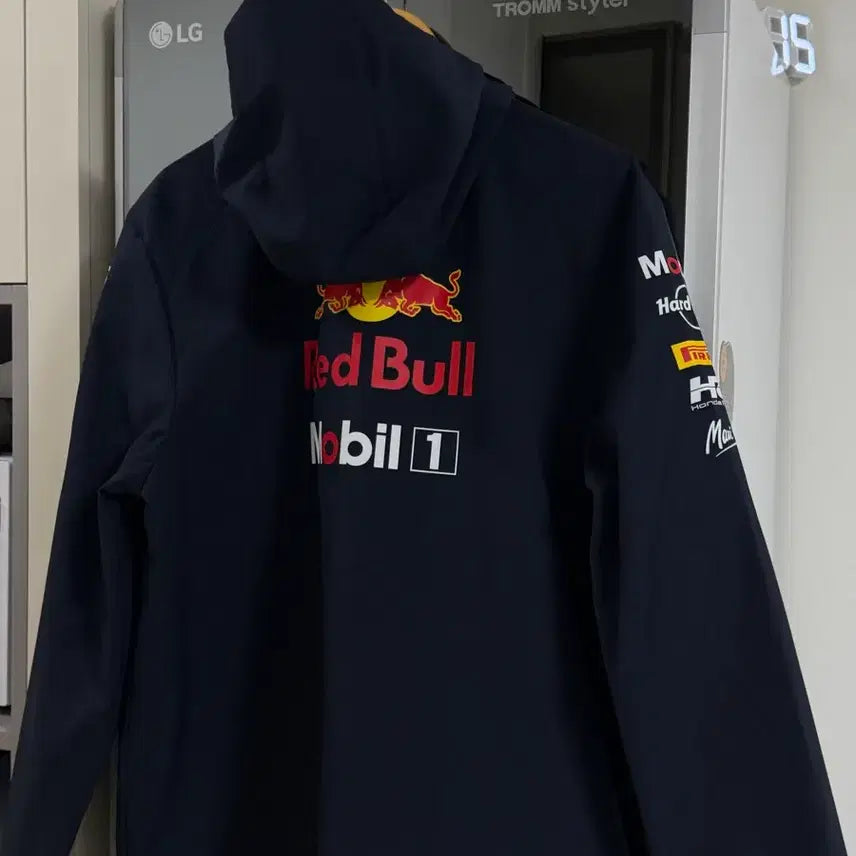 [BUNJANG] Red Bull F1 2025 Rain Jacket Windbreaker / [XL/새제품] 레드불 F1 2025 레인자켓 바람막이