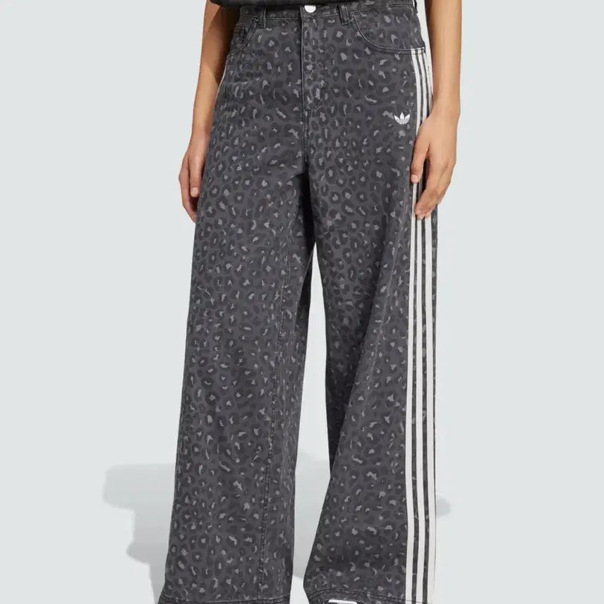 [BUNJANG] Adidas Leopard Loose Fit Denim Pants Charcoal / 아디다스 데님 루즈 팬츠 - 레오파드:차콜 / KA2679