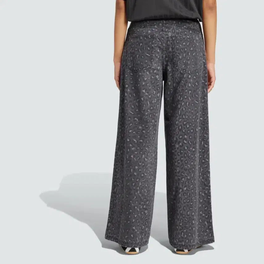 [BUNJANG] Adidas Leopard Loose Fit Denim Pants Charcoal / 아디다스 데님 루즈 팬츠 - 레오파드:차콜 / KA2679