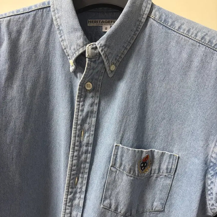 [BUNJANG] Heritagefloss Crest Vtg Washed Denim Shirt L.Indigo / 헤리티지플로스 데님 셔츠 S