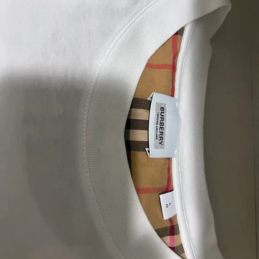 [BUNJANG] Burberry Check Short Sleeve T-Shirt White/Black L / 버버리 체크 반팔 화이트/블랙 L