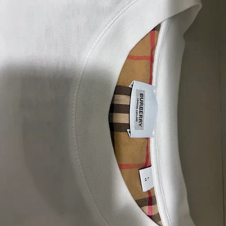 [BUNJANG] Burberry Check Short Sleeve T-Shirt White/Black L / 버버리 체크 반팔 화이트/블랙 L