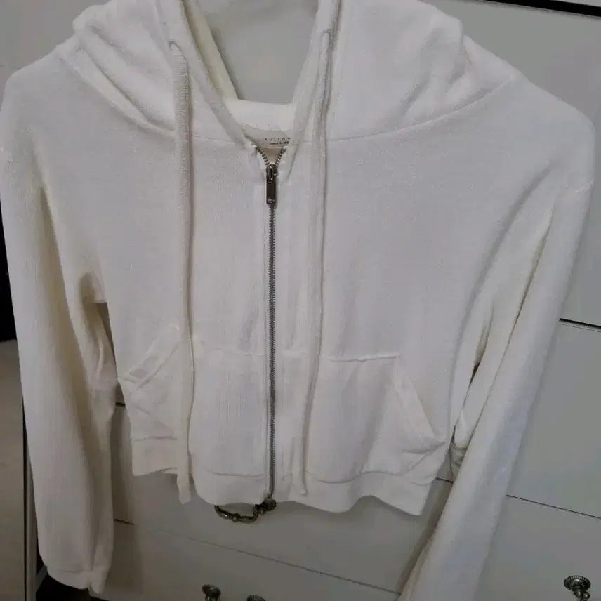 [BUNJANG] Ivory Cropped Zip-Up Hoodie / 아이보리 크롭 후드티