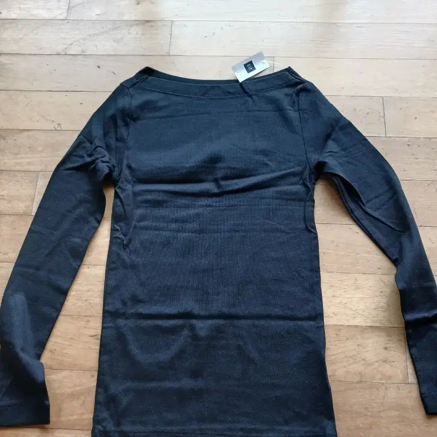 [BUNJANG] Gap Modern Boatneck T-Shirt Black / Gap 모던 보트넥 티셔츠 S 블랙(새상품)