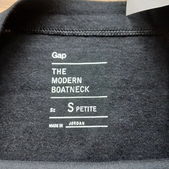 [BUNJANG] Gap Modern Boatneck T-Shirt Black / Gap 모던 보트넥 티셔츠 S 블랙(새상품)