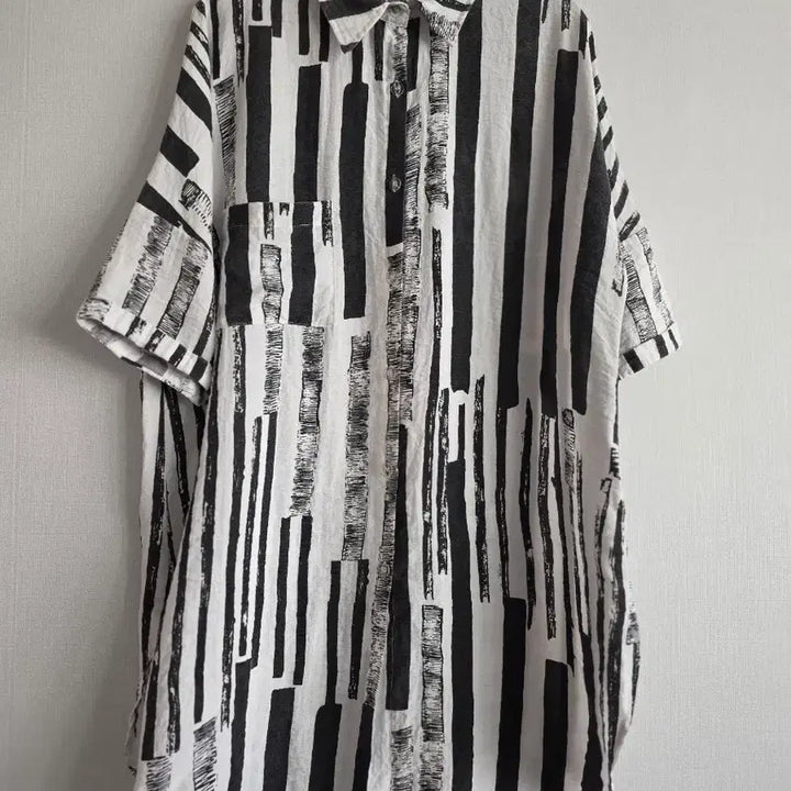 [BUNJANG] NOON Black and White Striped Short-Sleeve Shirt / NOON 흑백 스트라이프 반팔롱 셔츠