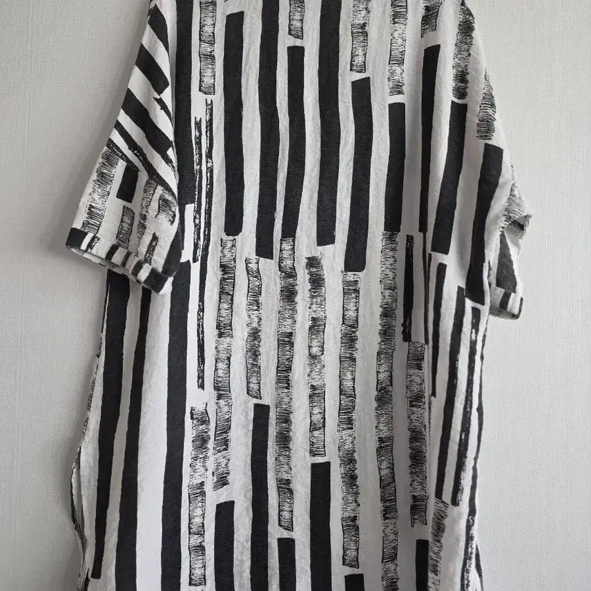 [BUNJANG] NOON Black and White Striped Short-Sleeve Shirt / NOON 흑백 스트라이프 반팔롱 셔츠