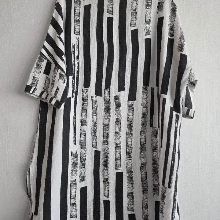 [BUNJANG] NOON Black and White Striped Short-Sleeve Shirt / NOON 흑백 스트라이프 반팔롱 셔츠