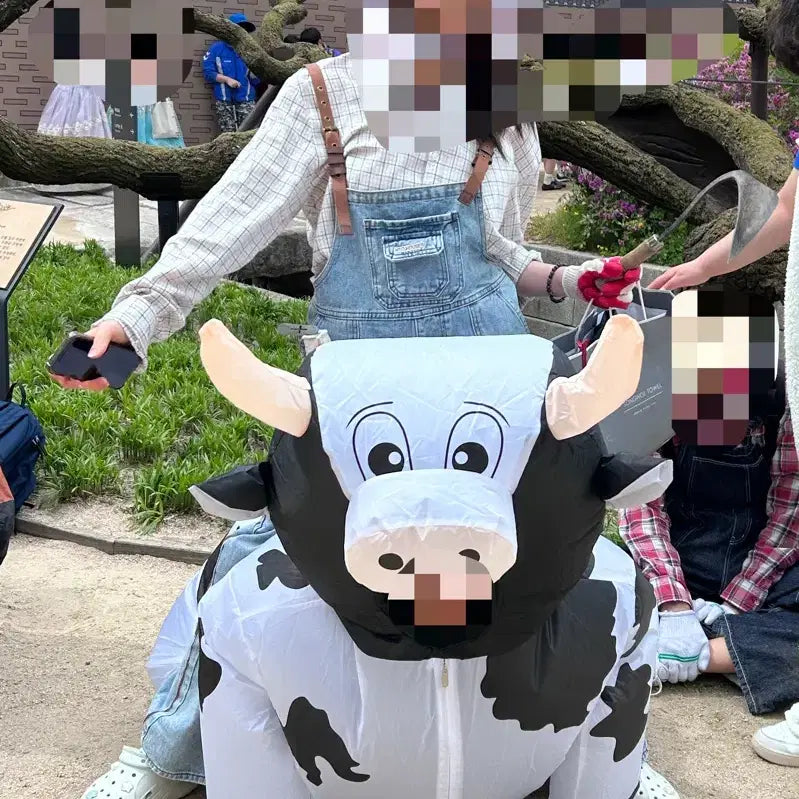 [BUNJANG] Cow Balloon Suit for Photoshoot / 젖소 풍선슈트 졸업사진 대여 컨셉사진