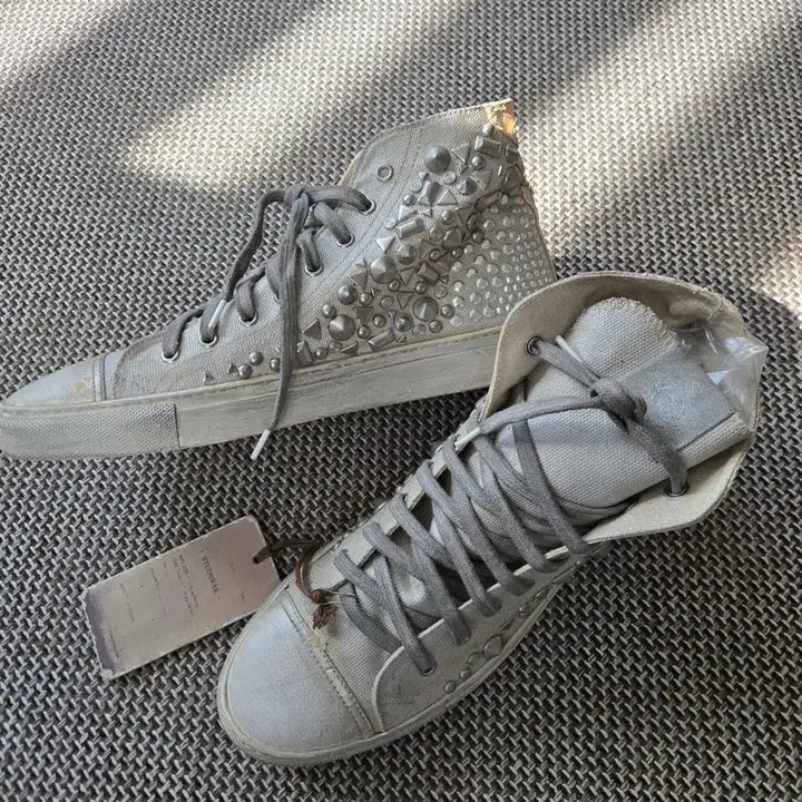 [BUNJANG] Studded Wear Sneakers (Size 42) / (새신발) 스터드 워 (42)
